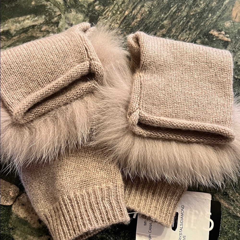 Fur fingerless gloves - Picture 2 of 3